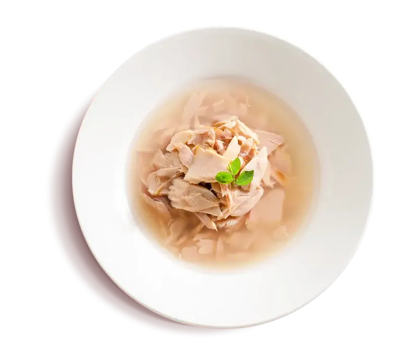 Flaked Yellowfin mix Skipjack Tuna Entrées in Gravy plate